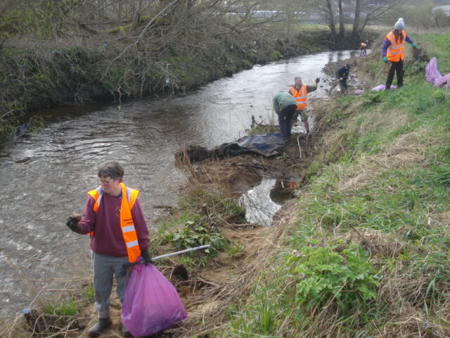 1 2022 04 10 RWF taking part in AR Ts Our Clean River event at Kinara Close