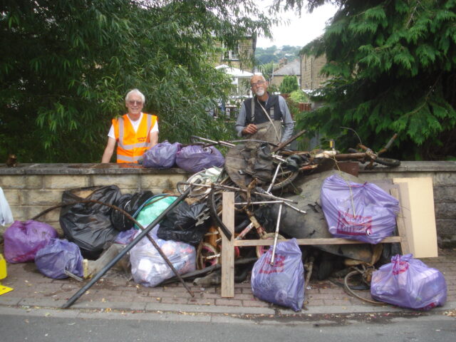 2 2021 07 25 RWF clean up at Kinara Close Aireworth Grove