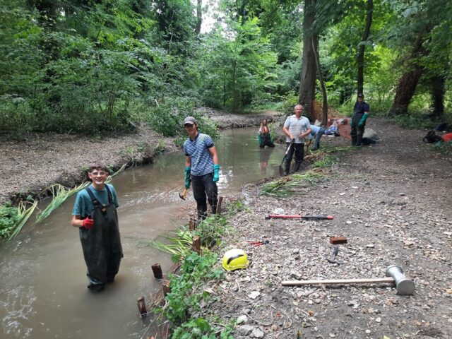 Byrons Pool River Cam volunteers